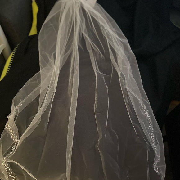 David’s Bridal, never worn, brand, new, sparkle veil - Picture 4 of 4